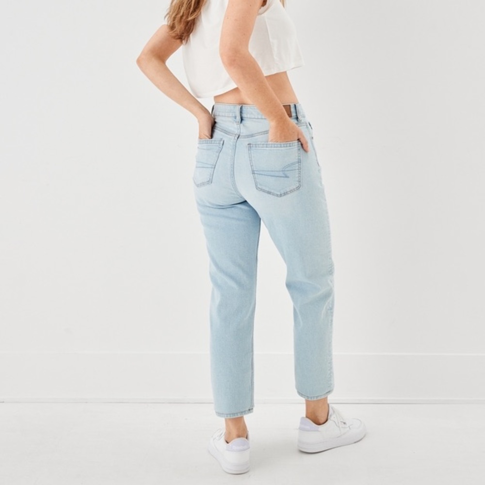 American Eagle Light Wash Mom Jeans
